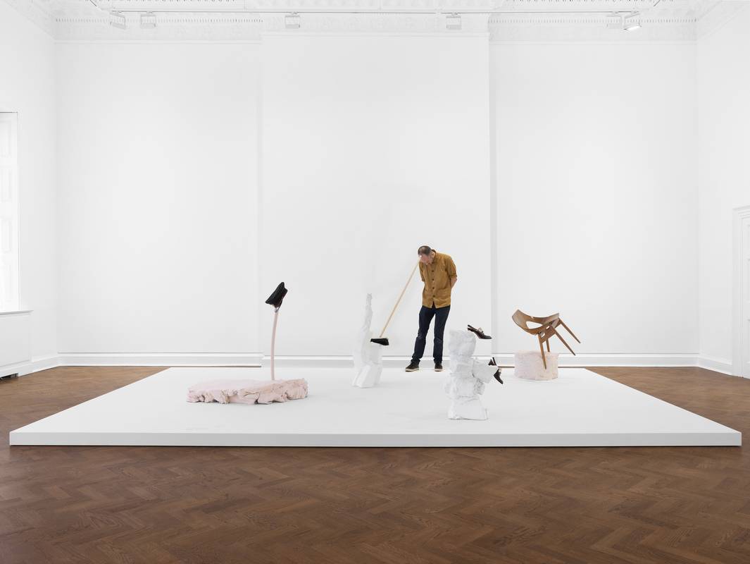 ONE MINUTE SCULPTURES Erwin Wurm ONE MINUTE SCULPTURES Erwin Wurm